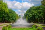 Europa; Polska;  Biaystok; fontanna; woda; park; chmury