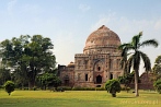 1BBN-0261; 4141 x 2752 pix; Azja, Indie, Delhi, ogrody Lodich, grobowiec Shish Gumbad