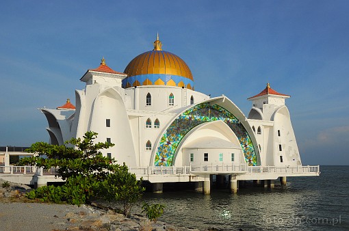 Azja; Malezja; Malakka; Meczet Straits; Meczet Selat; Masjid Selat; kopu³a; witra¿