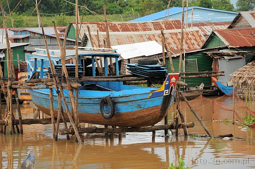Azja; Kambodża; pływająca wioska; łódź