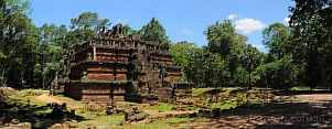 1BJE-1030; 6068 x 2372 pix; Azja, Kambodża, Angkor, Angkor Thom, Phimeanakas, Prasat Phimean Akas, Świątynia Niebiańska, Vimeanakas
